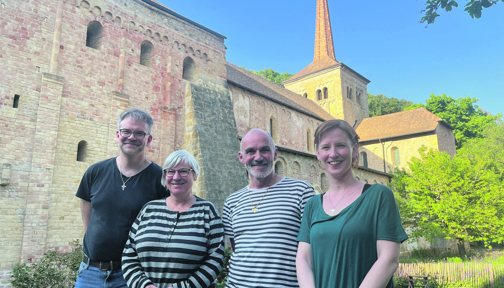 Le groupe inclusivité de la paroisse protestante de Romaimôtiers: de gauche à droite, Nicolas Charrière, Christine Pont-Moser, Guy Mauron, Emmanuelle Charrière. / ©Camille Andres