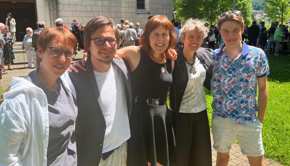 Installation des nouveaux ministres: Florence Hostettler, Quentin Jeannerat, Sarah Vollert, Valérie Gafa et Matthieu Mérillat. © DR / Consécration des nouveaux ministres: Florence Hostettler, Quentin Jeannerat, Sarah Vollert, Valérie Gafa et Matthieu Mérillat. © DR