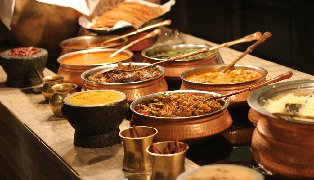 Organiser un buffet du monde, une action solidaire et un moment de rencontre. / ©Gettyimages