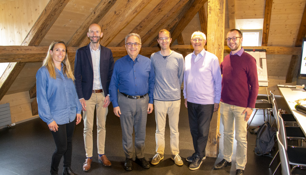 De gauche à droite: Anne Brasey, Christian Schülé, Gaëtan Tornay, (président de l’ASVF), Massimo Tedeschi (président de l’association européenne), Jean-François Tosetti, Jacques Chevin. / © ASVF