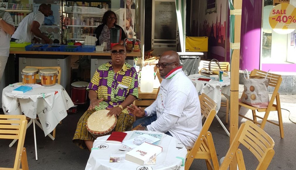 Des sonorités de djembé invitent à venir à la rencontre des Eglises africaines issues de la migration au stand de la braderie. Ici en 2018. / DR