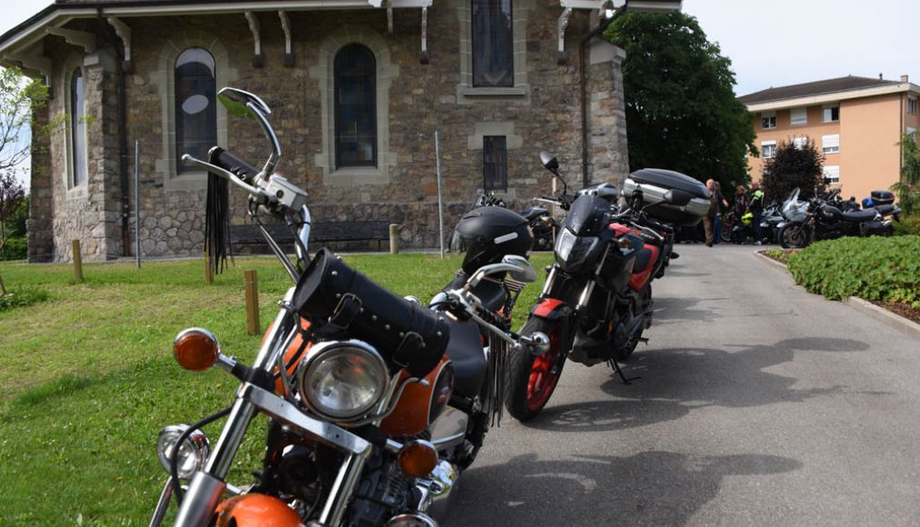 Les motos devant le temple de Chavannes-près-Renens / ©Gérard Jaton/EERV