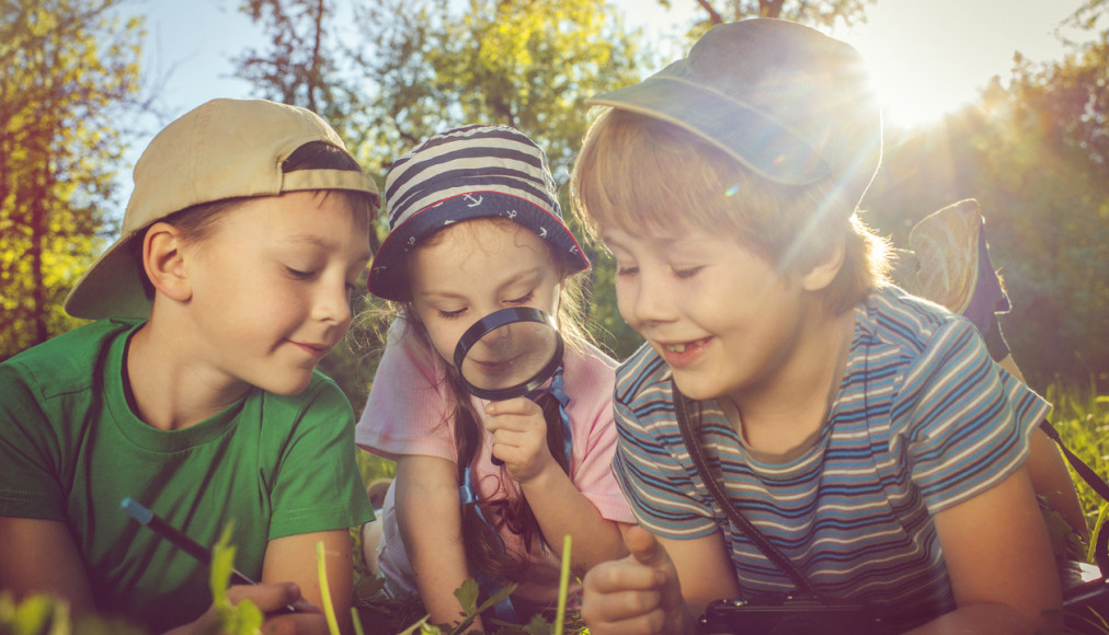 Les enfants se posent des questions. À nous de les écouter. / ©iStock/ArtMarie