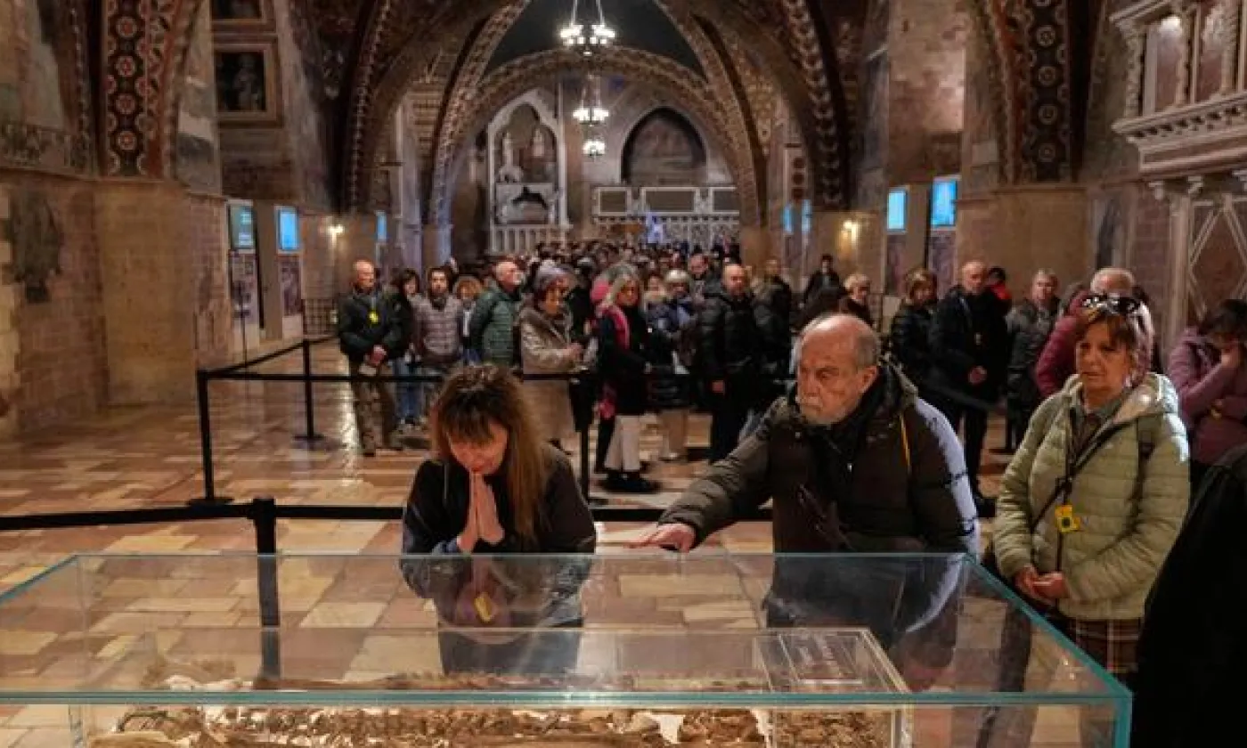 Les reliques de Saint François d’Assise sont exposées pour la première fois, à l'intérieur de la Basilique Saint-François. 2026 Copyright The Associated Press. All rights reserved. - GREGORIO BORGIA