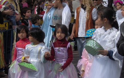 Des membres de la communauté des Bnei Menashe, déguisés pour la fête de Purim à Karmiel en Israël / ©Jusmine, via Wikimedia Commons