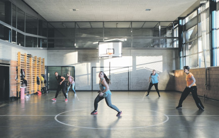 Si beaucoup de clubs sportifs suisses sont orientés vers la compétition, les besoins des migrants en matière sportive tournent d’abord autour de la santé et de la possibilité de tisser des liens. / ©EPER — Julien Laufer