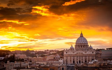 Vatican inquiet face à la loi anti-homophobie / IStock